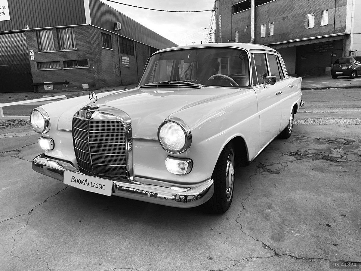1967 Mercedes-Benz 200 Colas in Madrid 13
