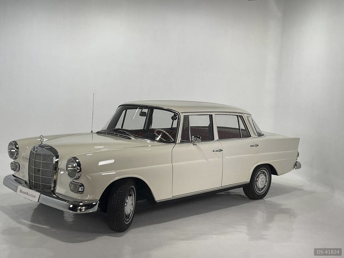 1967 Mercedes-Benz 200 Colas in Madrid 12