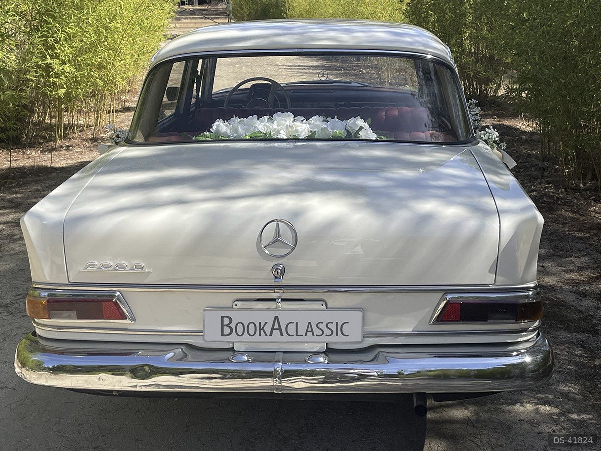 1967 Mercedes-Benz 200 Colas in Madrid 15