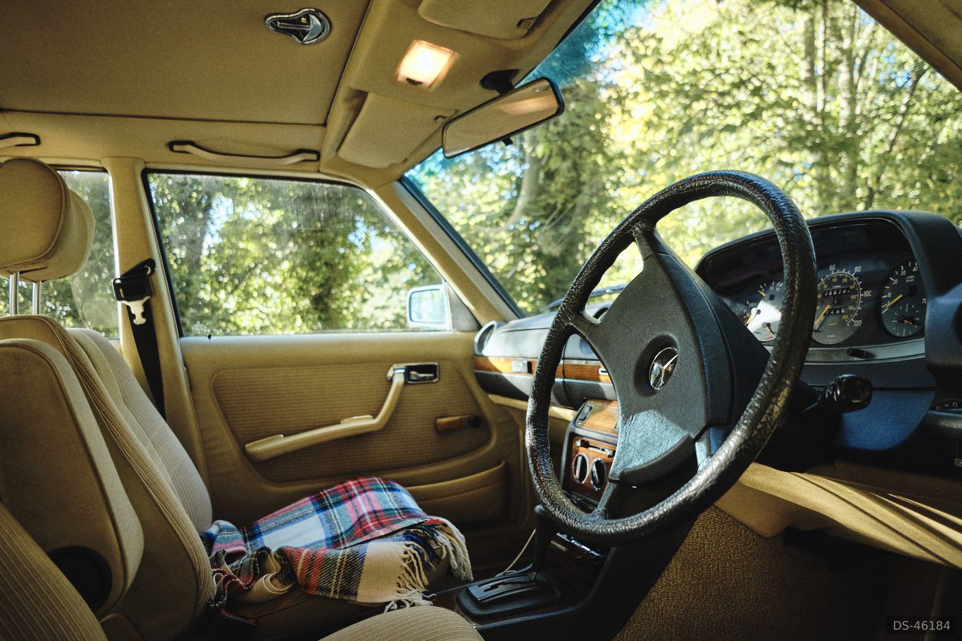 1983 Mercedes-Benz W123 in London 2
